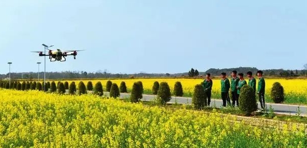 新华社：无人机飞出就业新空间