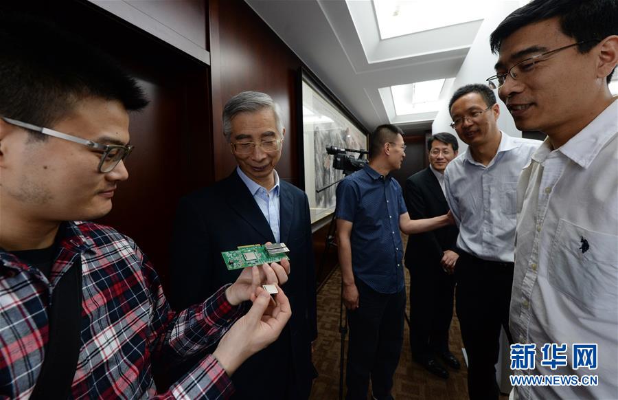 闪迅万兆网络智能控制器